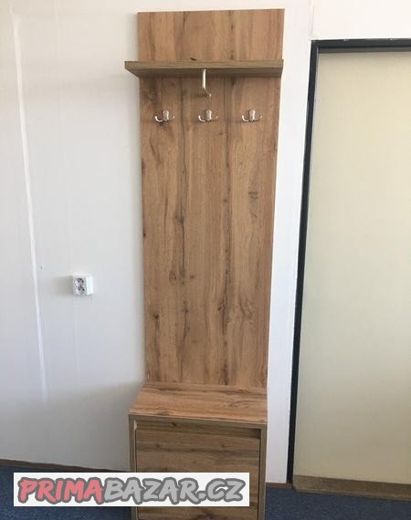 novy-kancelarsky-satni-panel-imitace-dub