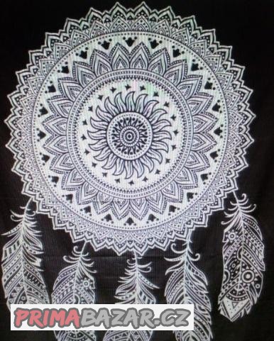 krasny-novy-cerno-bily-prehoz-na-postel-lapac-snu