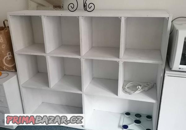 rucne-vyrabene-police-skrinky