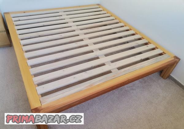 postel-z-masivu-borovice-japonskeho-typu