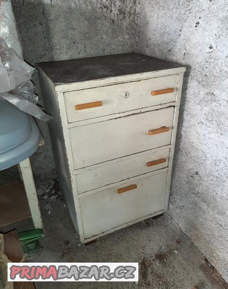 Prodám starou kuchyňskou skříňku