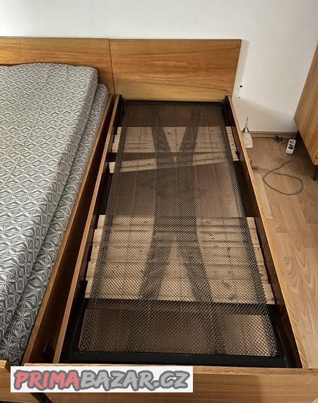 drevena-retro-postel