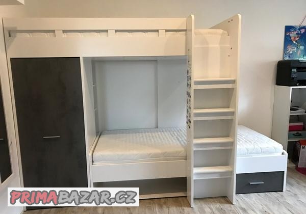 detska-dvoupatrova-postel-se-skrini-a-uloznym-prostorem