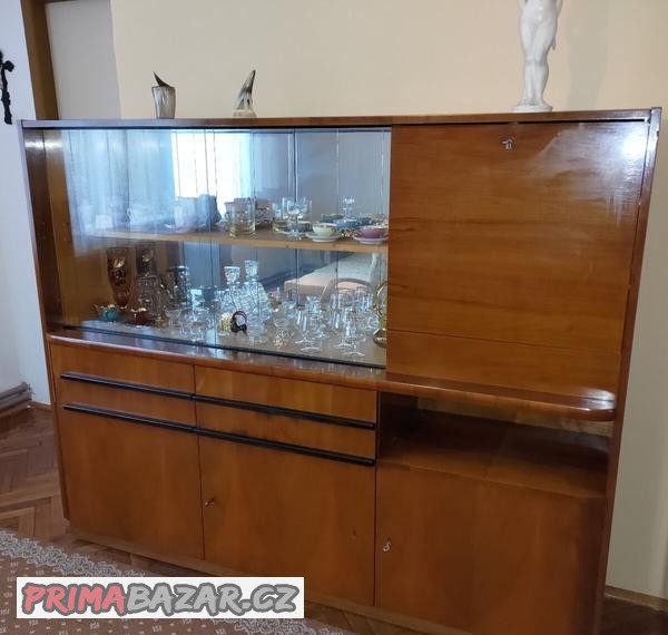 Skříň, sekretář