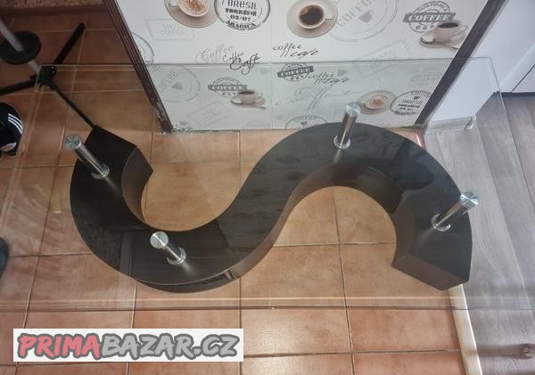 Skleněný konferenční stolek