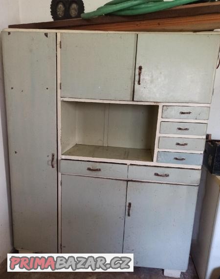 stary-kredenc-skrin-s-pribornikem