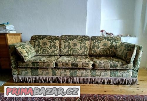 Pohovky v zámeckém stylu