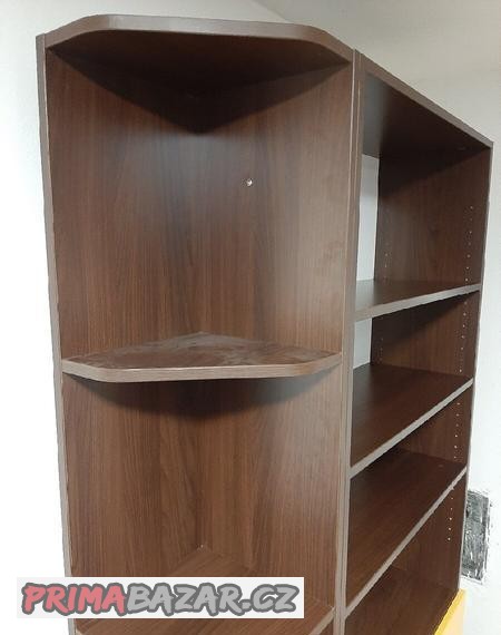 Rohová skříň