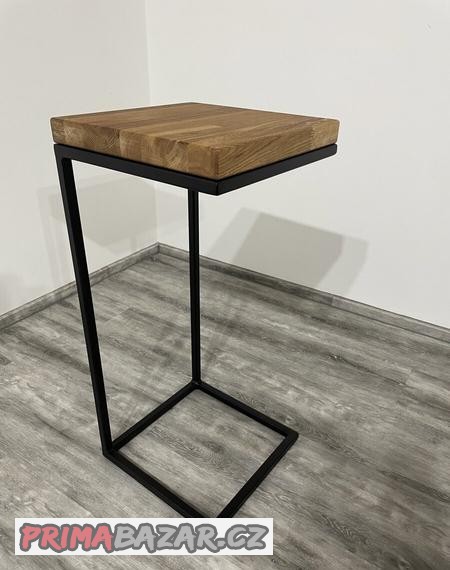 Masivní noční/odkládací stolek