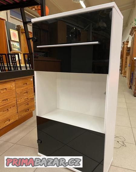 4-x-komoda-se-supliky