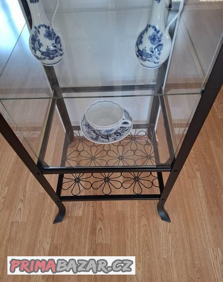 sklenena-vitrina