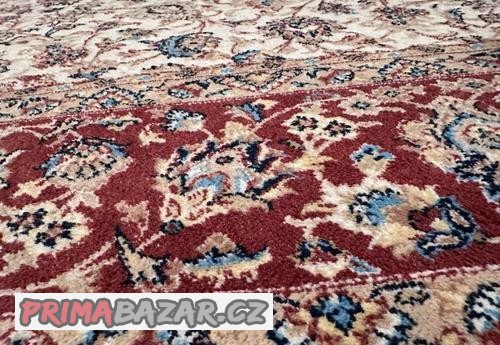 Pěkný koberec 220x150 cm