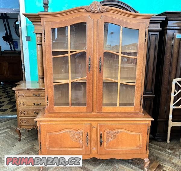 vitrina-chippendale-dubova-4-dvirka-rezby