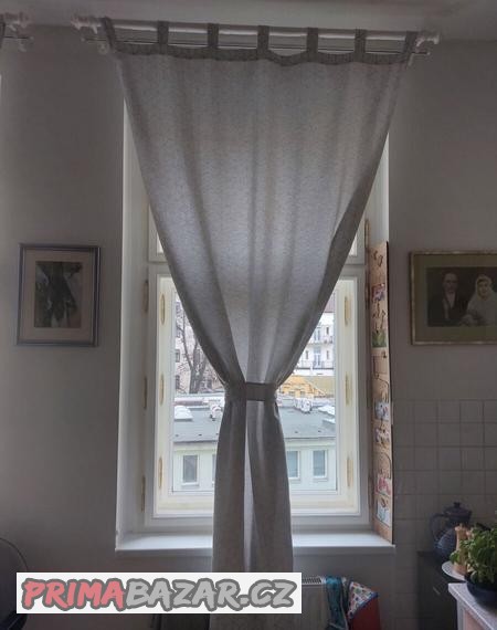 2 Závěsy na poutkách
