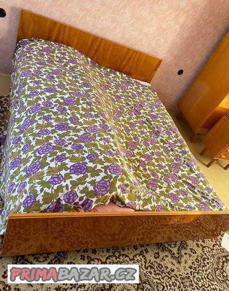 retro-poste-a-skrine-do-spalne