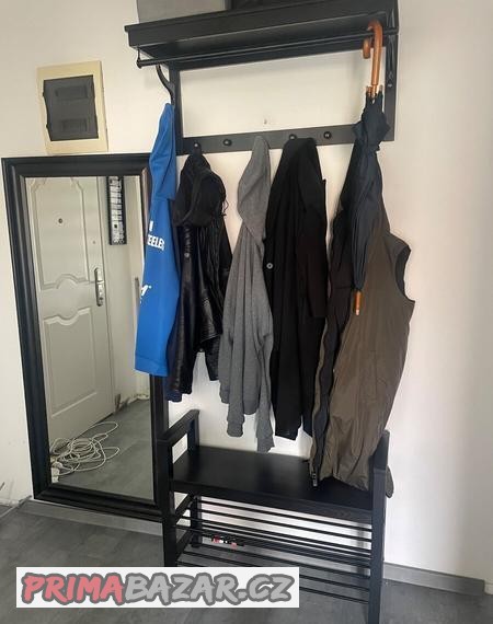 hemnes-lavice-s-botnikem-vesak-a-zrcadlo