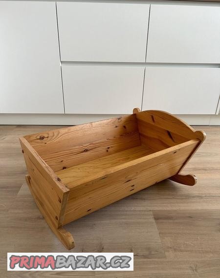 Dřevěná kolébka