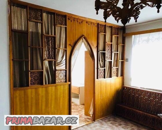 Velká vyřezávaná stěna dřevo dýha ornament průchod police