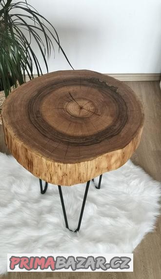odkladaci-stolek-orech-masiv