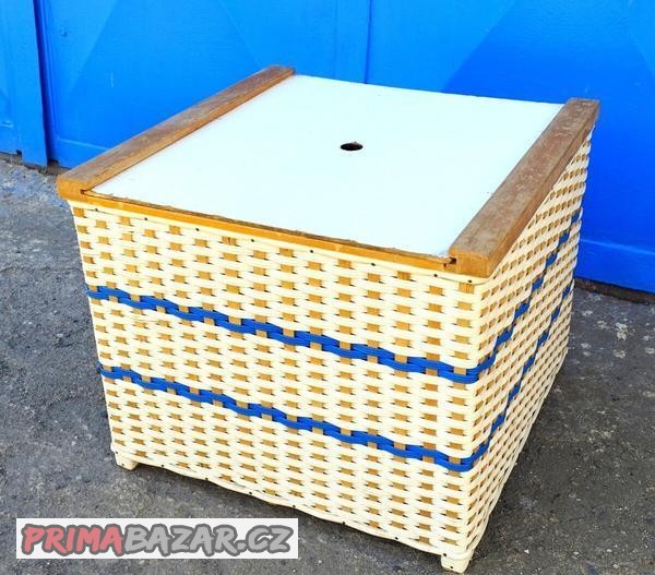 dreveny-retro-kos-propletany-plastovou-buzirkou