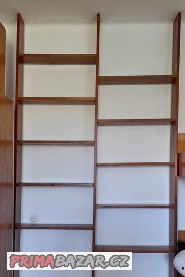 policky-delici-stena