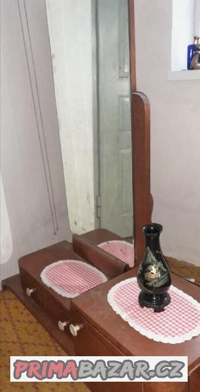 nabytek-loznice-s-toaletkou