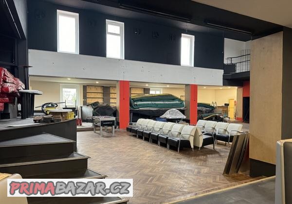 kresla-z-kavarny-pouzivana