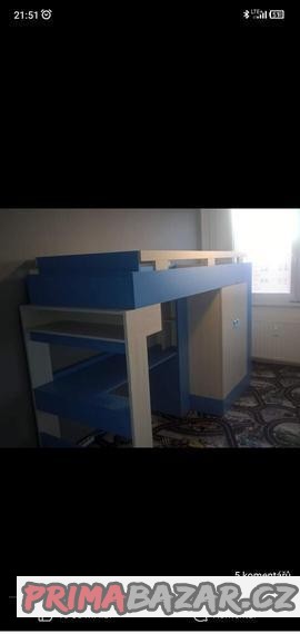 detska-patrova-postel-se-skrini-a-stolem