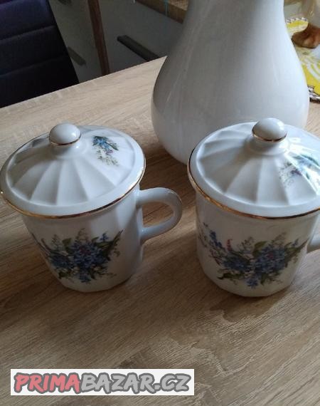 Hrníčky s pokličkou.