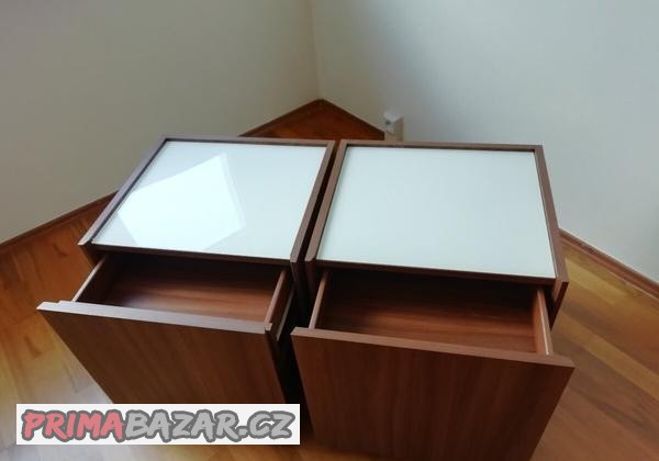 nocni-stolky-bezuchytkove