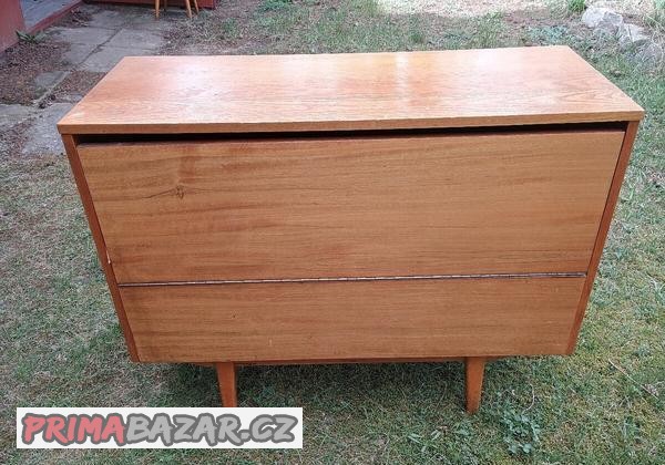 retro-komoda-perinak-skrin-na-periny
