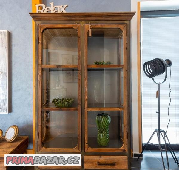 Nový nábytek z recyklovaného dřeva