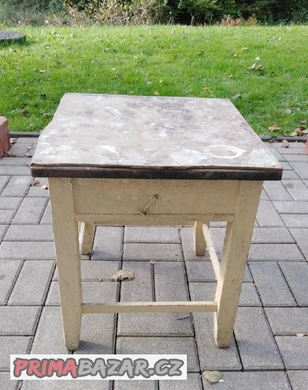 drevene-stokrle-s-uloznym-prostorem