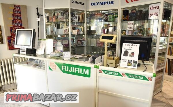 vitriny-pulty-skrinky-pracovni-stoly