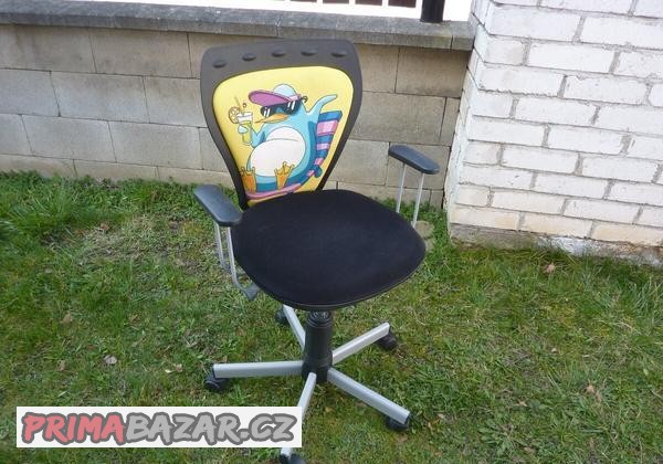 Dětské otočné křeslo na kolečkách