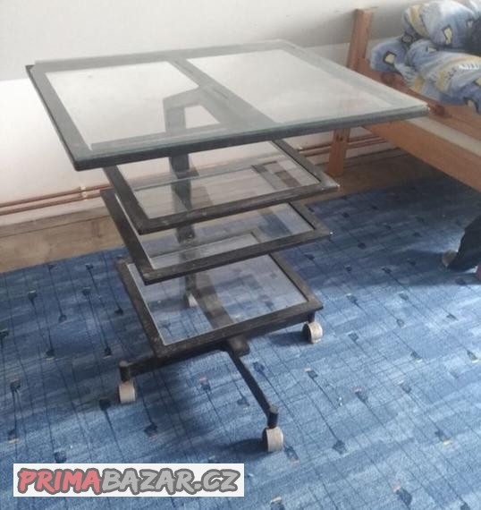 Stolek skleneny