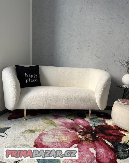 Překrásná buklé sedačka