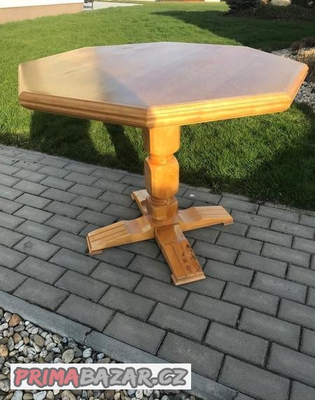 masivni-bukovy-dreveny-stul