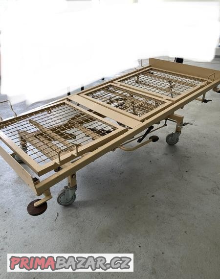 zdravotni-polohovaci-postel-na-koleckach