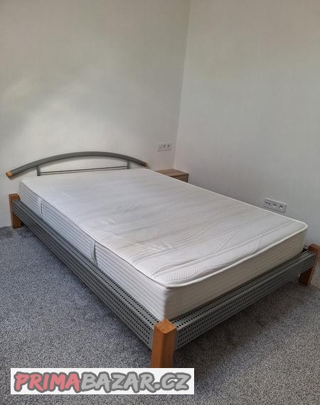 postel-s-matraci