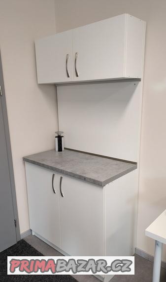 kancelarska-kuchynka-skoro-nova