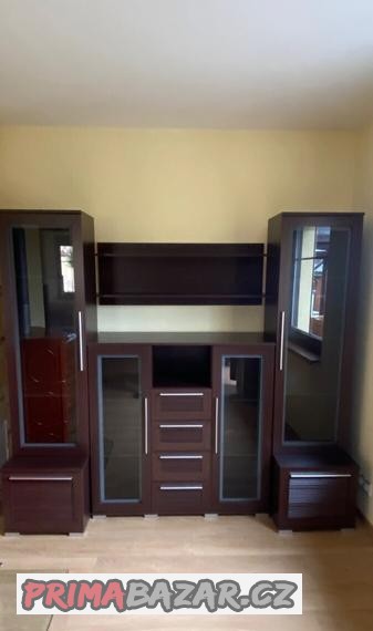 Drěvěná obýváková stěna - dekor ořech