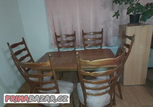 rozkladaci-vetsi-stul-a-6-zidli-jidelni-set