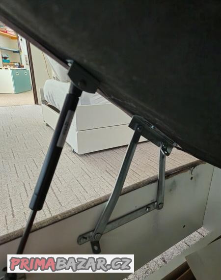 americka-manzelska-postel-ctete