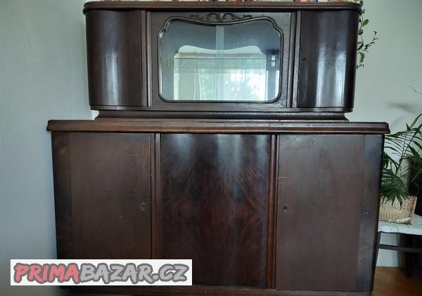 Komoda a příborník