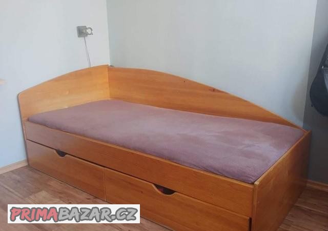 drevena-postel