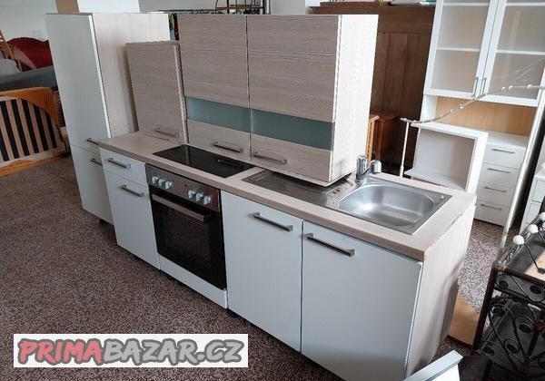 kompletni-kuchyne-se-spotrebici