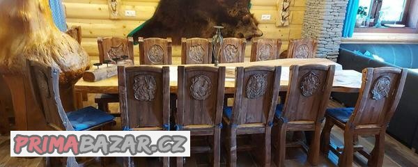 drevena-masivni-stul-200-90cm-10stolick-lovecky-motiv