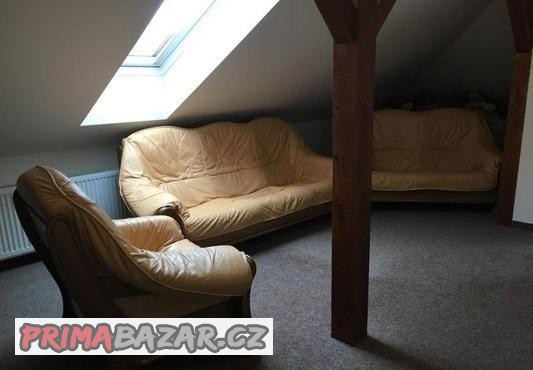 Prostorná rustikální kožená sedačka + stůl... TOP STAV