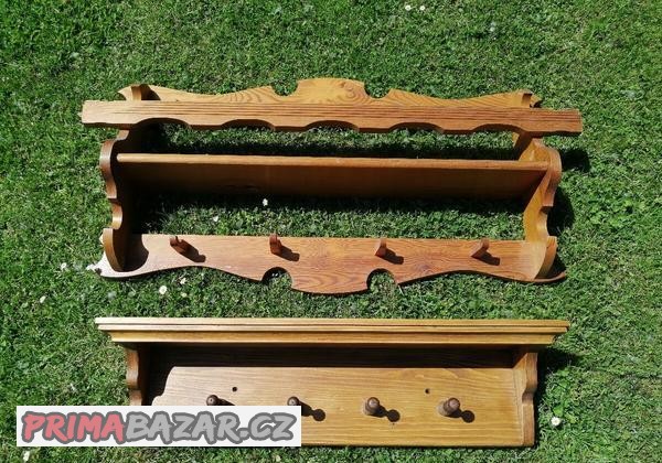 Dřevěné poličky